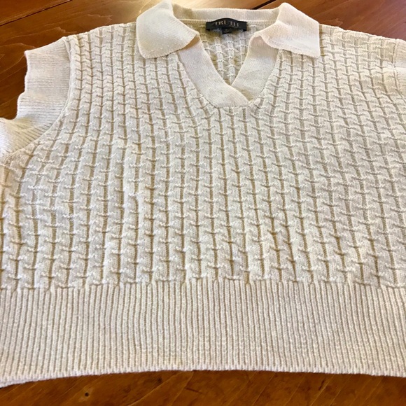 Women’s Knit Cream Sweater Vest - Collared - Boxy - Size Small - Picture 5 of 7
